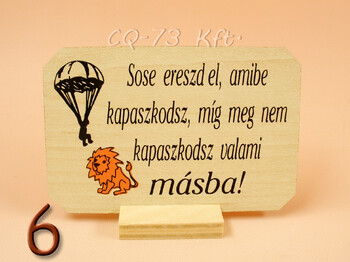 Fatábla kis talpas 10x7cm