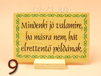 Fatábla kis talpas 10x7cm